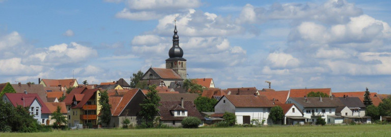 Ansicht von Lonnerstadt mit Kirche