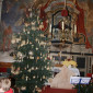 Geschm&uuml;ckter Christbaum in der Kirche
