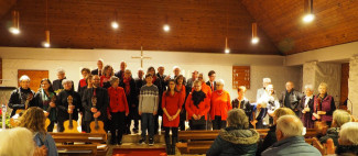 Chöre und Musizierende gemeinsam in der Christuskirche