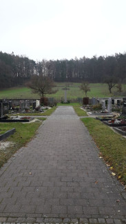 Weg über den Friedhof Weingartsgreuth