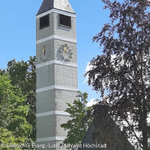 Der Kirchturm der Christuskirche Höchstadt